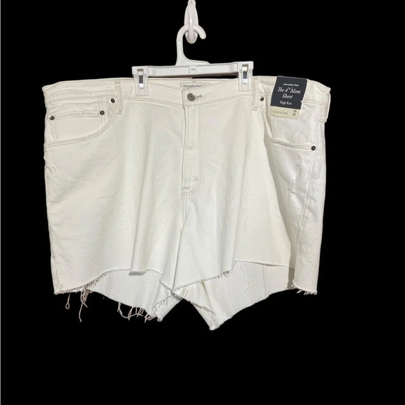 NWT Abercrombie & Fitch White The 4” Mom Short High Rise Size 36 / 22 - Picture 1 of 7